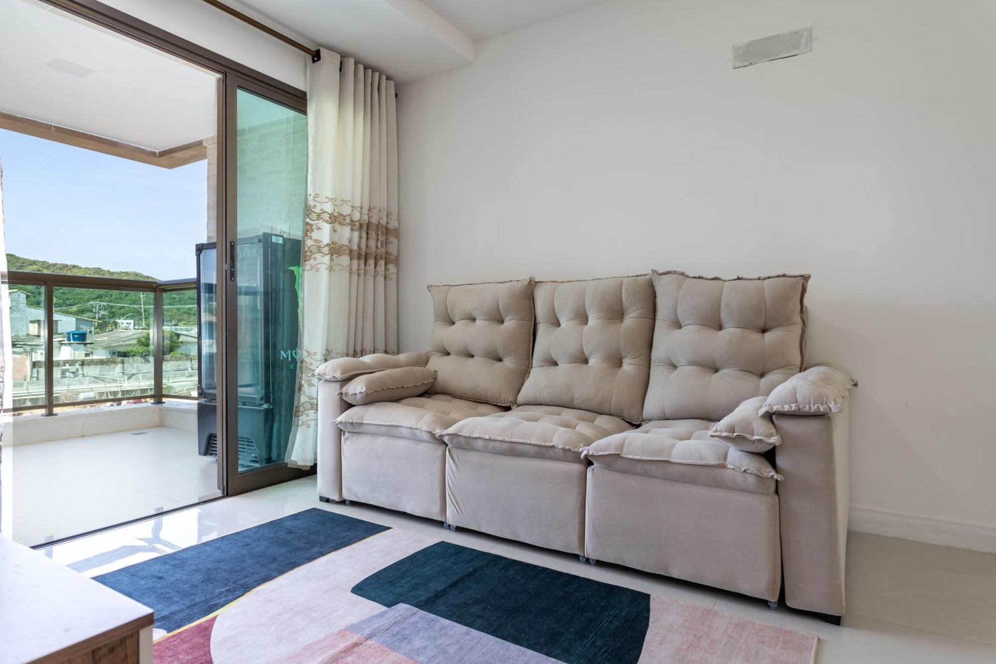Dos Anjos Club Condo: 2br, Pool, 24/7 Security