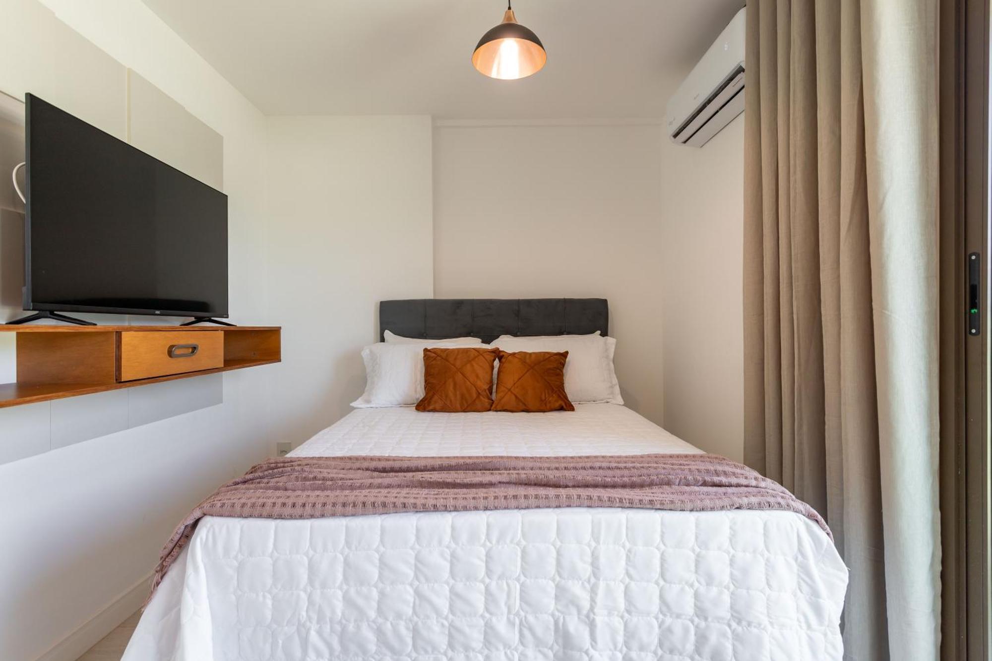 Dos Anjos Club Condo: 2br, Pool, 24/7 Security