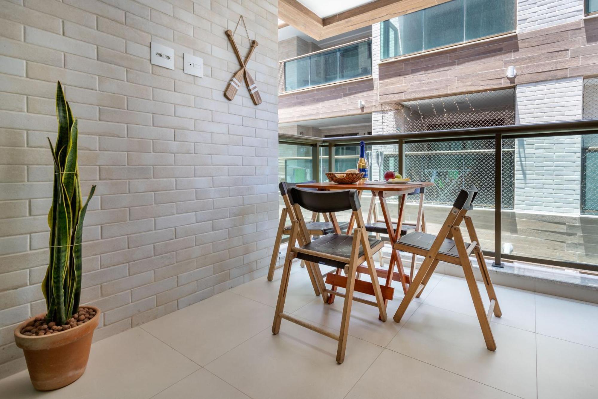 Apartment Dos Anjos Club Condo: 2br, Pool, 24/7 Security